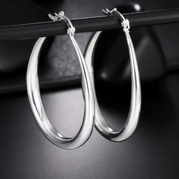 925 Oval Hoop Silver Earrings NEW - Picture 2 of 3